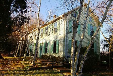 1800 Farmhouse photo