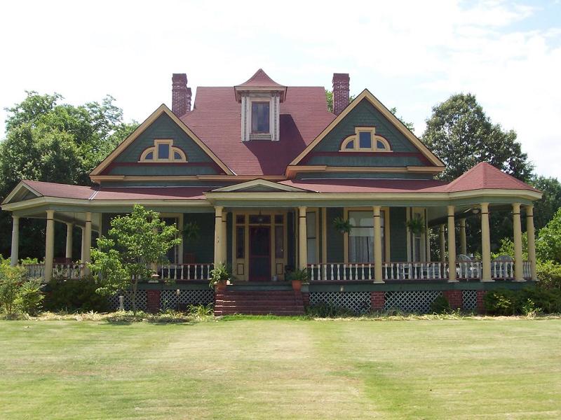 c. 1906 Victorian in Lillington, North Carolina