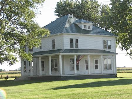 1895 Farmhouse photo