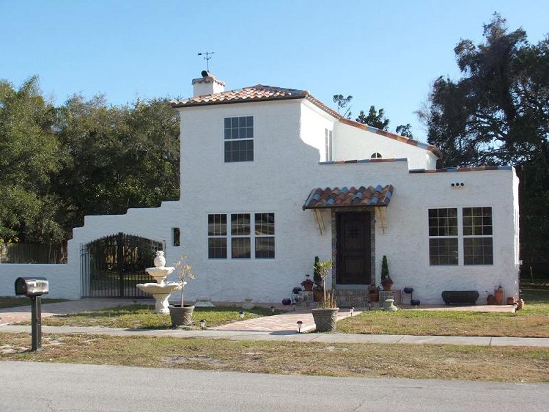 VINTAGE HOME WITH RIVERVIEWS