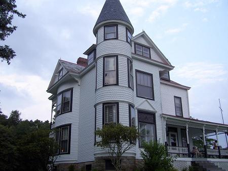 1895 Victorian: Queen Anne photo