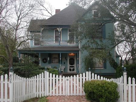 OldHouses.com - 1897 Victorian: Queen Anne - Authentic Historical Gem in Calvert, Texas 2011