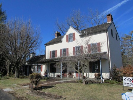 1717 Farmhouse photo