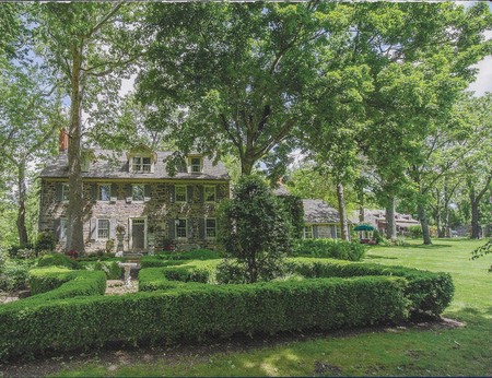 1700 Colonial photo