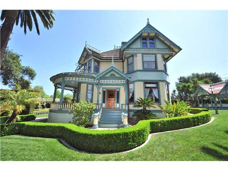 1896 Queen Anne Victorian