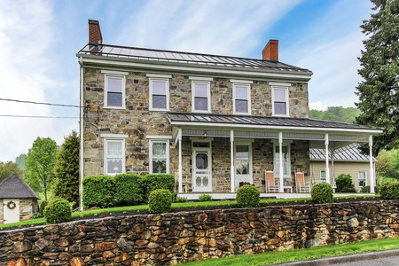 1840 Farmhouse photo