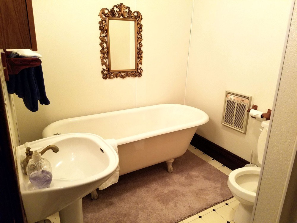 1912 B&B / Lodge / Hotel in Crofton, Nebraska