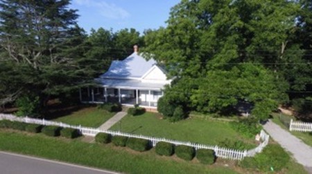 Updated 1900's Cottage Maxeys, GA