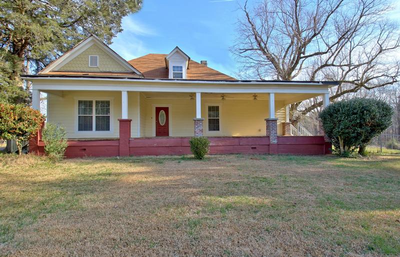 1920's FARMHOUSE RANCH