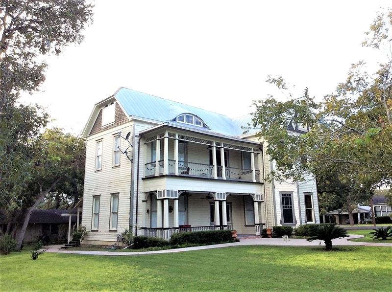 1914 Victorian For Sale in Moulton, Texas