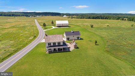 1800 Farmhouse photo