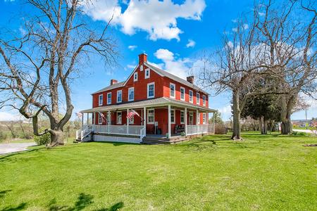 1836 Farmhouse photo