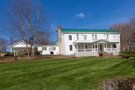 1830 Farmhouse photo