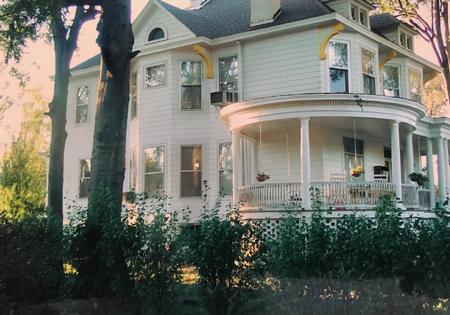 1905 Victorian: Queen Anne photo