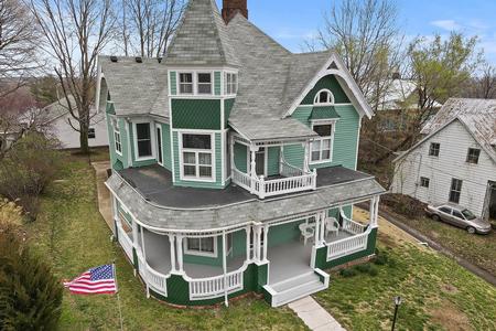 1901 Victorian: Queen Anne photo