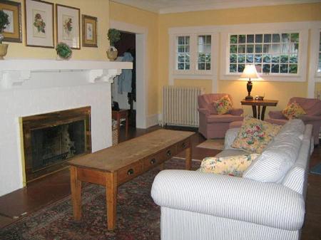 Living Room with fireplace