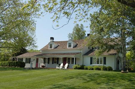 1800 Farmhouse photo