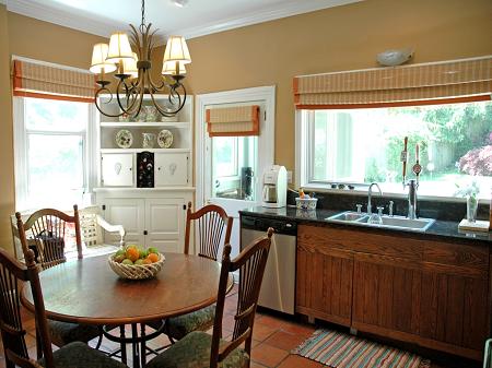 Eat-In Kitchen