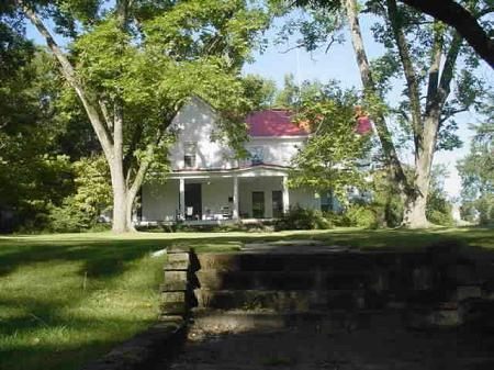 1825 Farmhouse photo