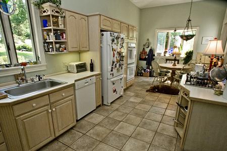 Large Eat-in Kitchen