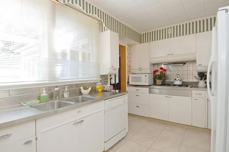 1011 N. Spring Kitchen