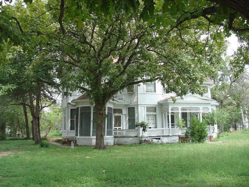 1895 Queen Anne Victorian in Marlin, Texas