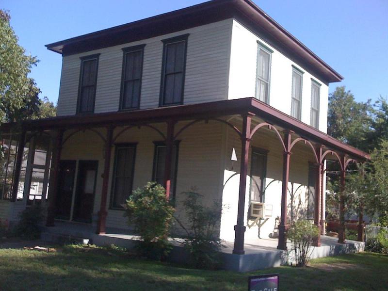  Beautiful Vintage Home 