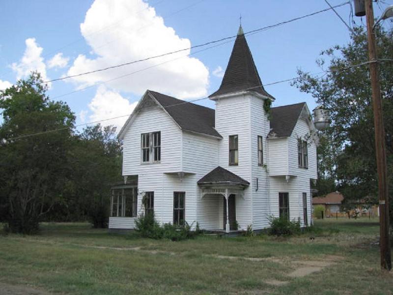 c. 1900 Victorian in Thornton, Texas