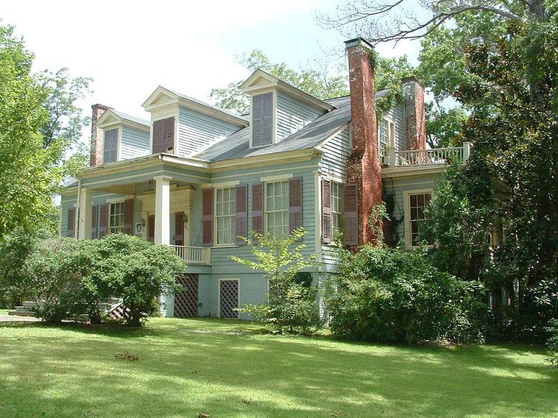 THE HISTORIC ELLIOTT HOUSE