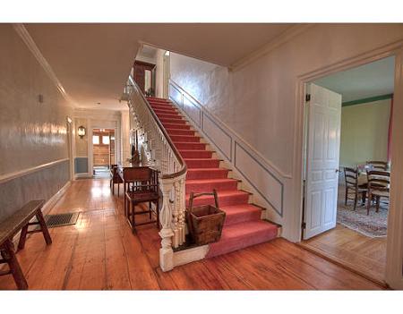 Grand 5 ft wide Staircase in Foyer
