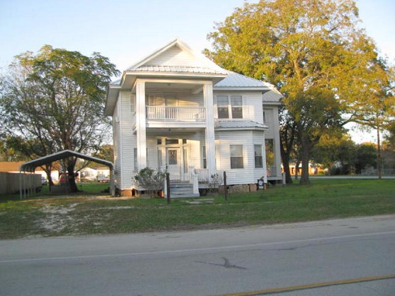 c. 1921 Victorian in Thornton, Texas