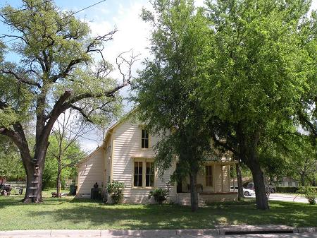 1890 Victorian: Eastlake photo