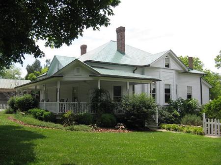 1890 Farmhouse photo