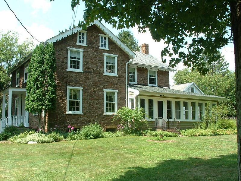 1865 Colonial in Frenchtown, New Jersey - OldHouses.com