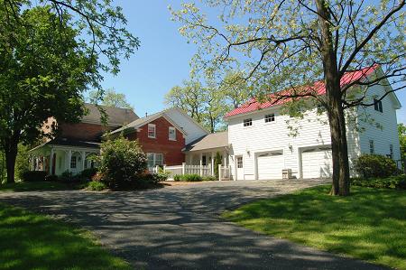 1790 Farmhouse photo