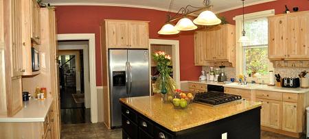 Kitchen w/ walk-in pantry/ office