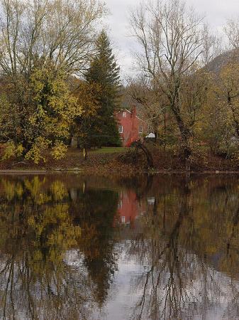 Reflections of Elmhurst - Greenbrier River Waterfront 