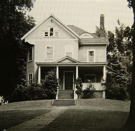 1895 Victorian: Shingle photo