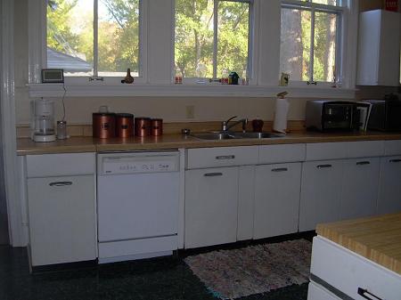 Look out over the landscaped garden while cooking, enjoy the abundant natural light.