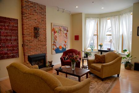 Living Room w Fireplace