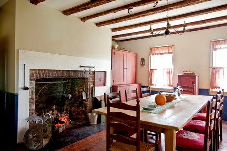 1700s keeping room serves as a dining room