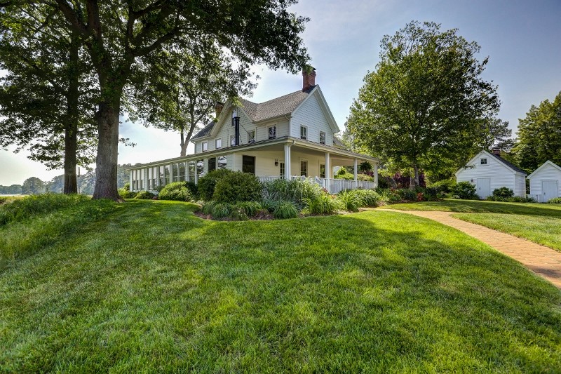 1840 Farmhouse in Mathews, Virginia
