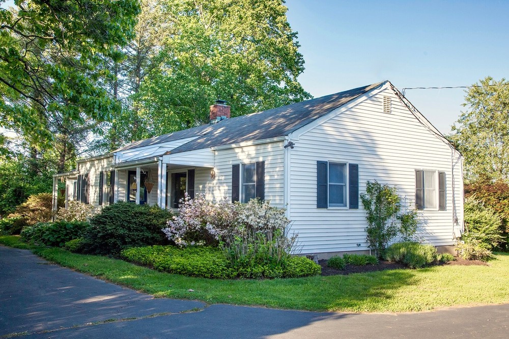 c. 1700 Farmhouse For Sale in Wrightstown, Pennsylvania