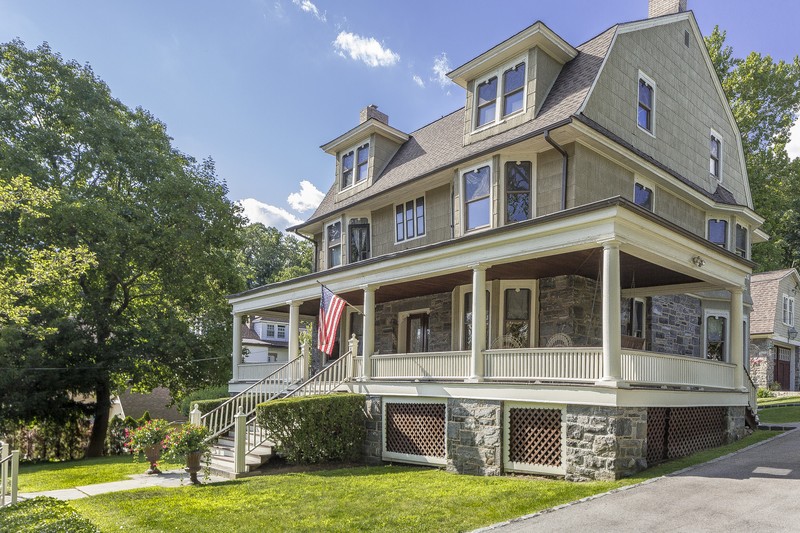 1916 Victorian Under Contract in Yonkers, New York
