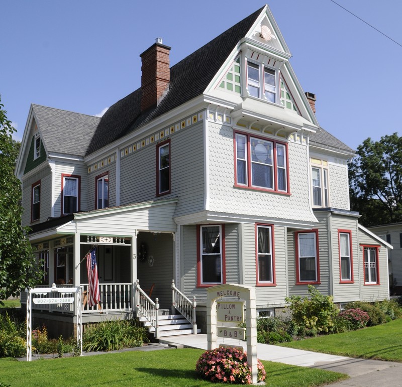 c. 1880 Shingle Victorian For Sale in Sherburne, New York