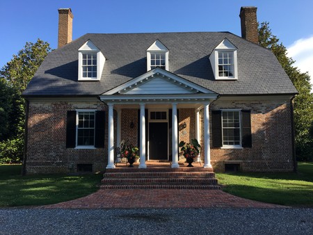 Front view with circular drive