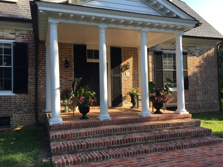 Space to relax and take in the scenery & boxwood gardens