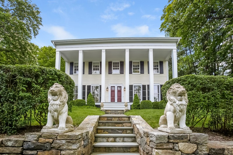 1750 Southern Colonial For Sale in Mount Kisco, New York