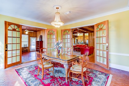 Formal dining room