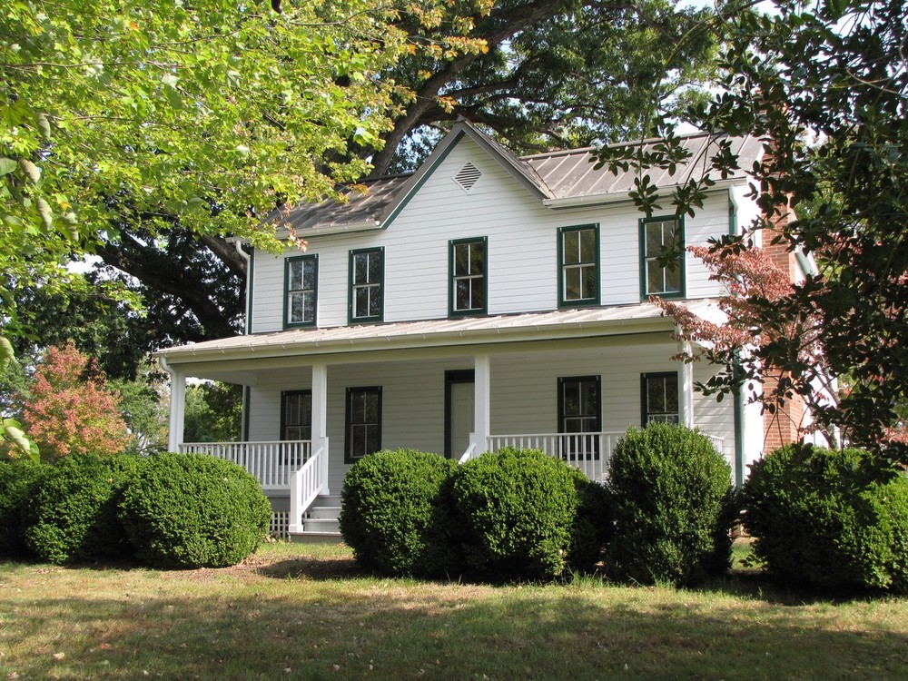 1891 Farmhouse For Rent in Herndon, Virginia